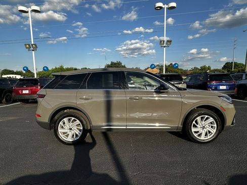 Used 2025 Lincoln Corsair FWD image 8