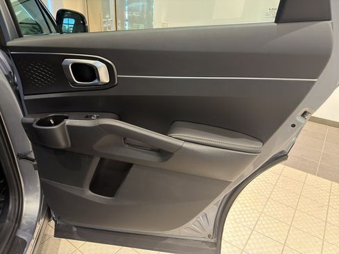 Used 2025 Kia Sorento EX w/ Panoramic Sunroof Package image 23