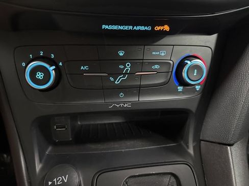 Used 2018 Ford Focus SE FWD image 19