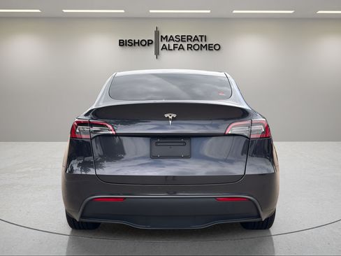 Used 2024 Tesla Model Y 2WD image 4