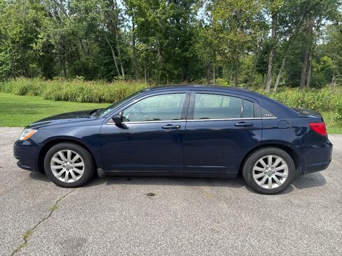 Used 2013 Chrysler 200 Touring w/ S Exterior Appearance Pkg FWD image 2