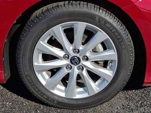 Used 2018 Toyota Camry LE w/ Convenience Package FWD image 8