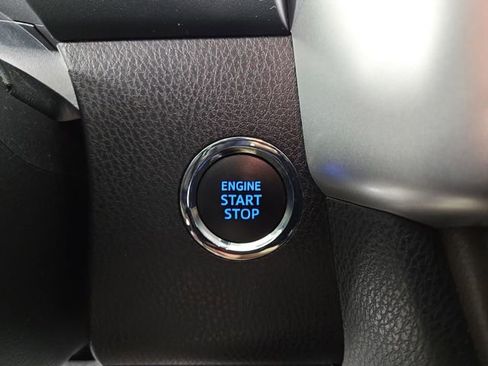 Used 2019 Toyota Highlander XLE image 25