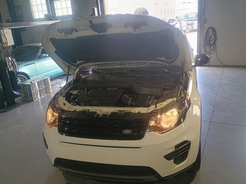 Used 2019 Land Rover Discovery Sport SE image 34