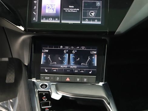 Certified 2022 Audi e-tron Premium image 20