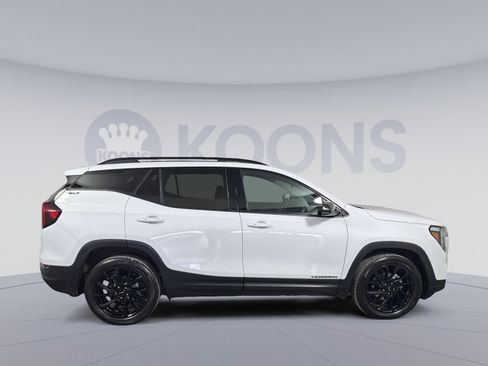 Used 2024 GMC Terrain SLT w/ Elevation Edition image 8