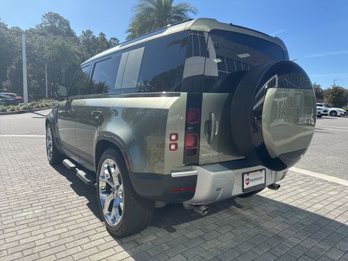 Used 2025 Land Rover Defender 110 S image 8