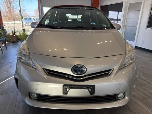 Used 2014 Toyota Prius V Five image 2
