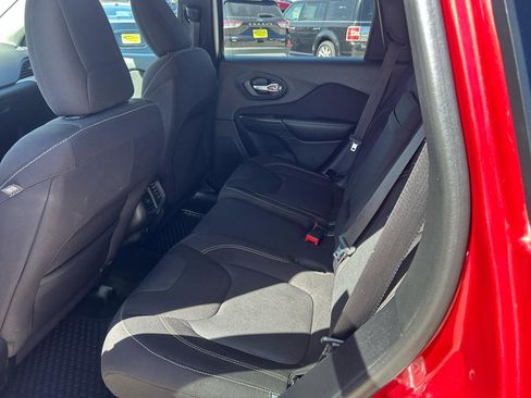 Used 2016 Jeep Cherokee Latitude w/ Cold Weather Group image 12