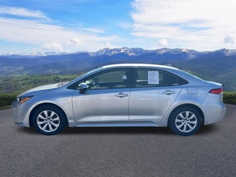 Used 2020 Toyota Corolla LE FWD image 2