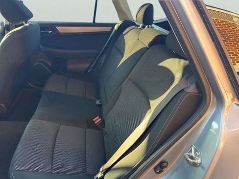 Used 2017 Subaru Outback 2.5i Premium image 13