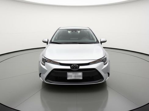 Used 2025 Toyota Corolla LE image 2