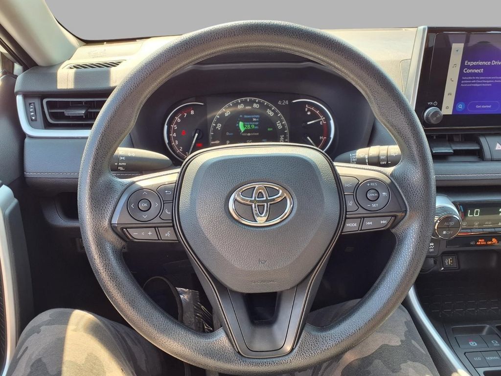 Used 2025 Toyota RAV4 XLE FWD image 15