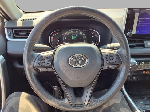 Used 2025 Toyota RAV4 XLE FWD image 15