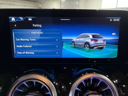 Used 2025 Mercedes-Benz GLA 250 4MATIC image 32