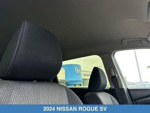 Used 2024 Nissan Rogue SV AWD/4WD image 19