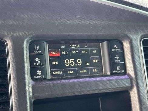 Used 2012 Dodge Charger SE RWD image 4