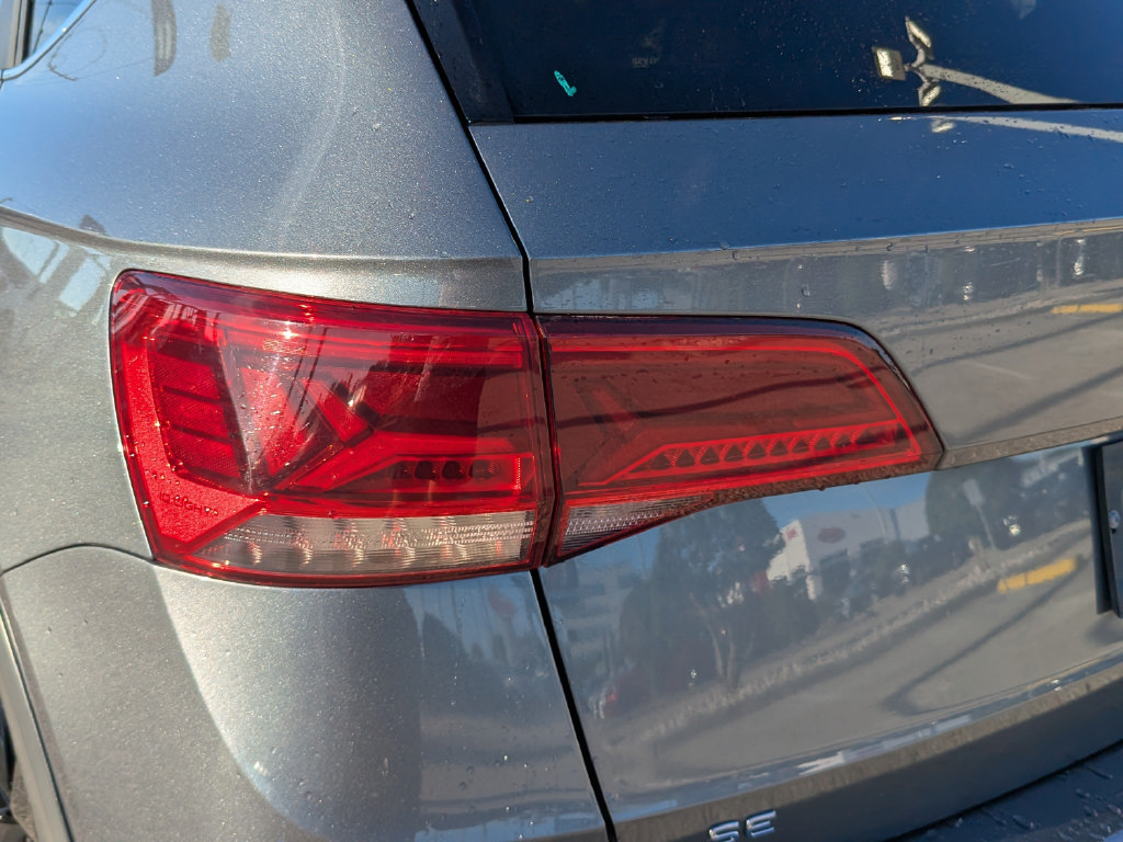 Certified 2023 Volkswagen Taos SE w/ Black Wheel Package FWD image 8
