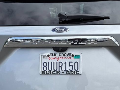 Used 2021 Ford Explorer XLT AWD/4WD image 50