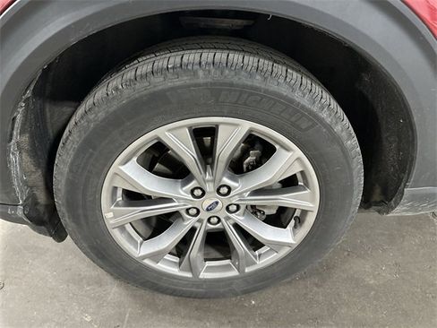 Used 2022 Ford Explorer XLT w/ Equipment Group 202A image 22