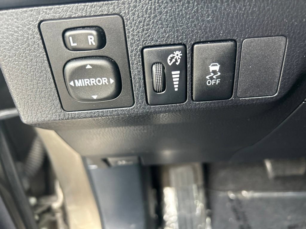 Used 2013 Toyota RAV4 XLE AWD/4WD image 29