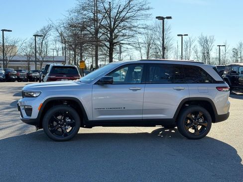 New 2025 Jeep Grand Cherokee Limited image 11