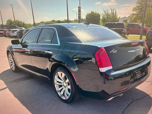 Used 2019 Chrysler 300 Limited RWD image 3
