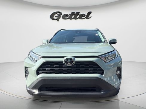 Used 2021 Toyota RAV4 XLE w/ Convenience Package FWD image 3