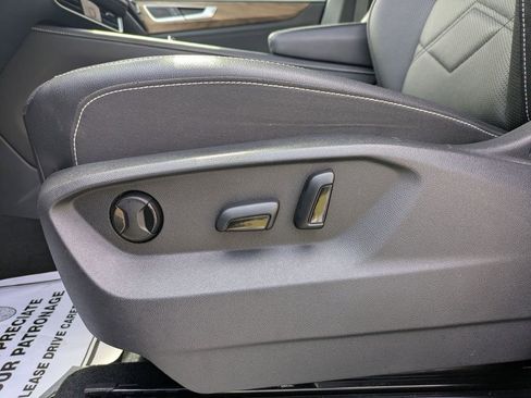 Used 2025 Volkswagen Atlas SE image 14