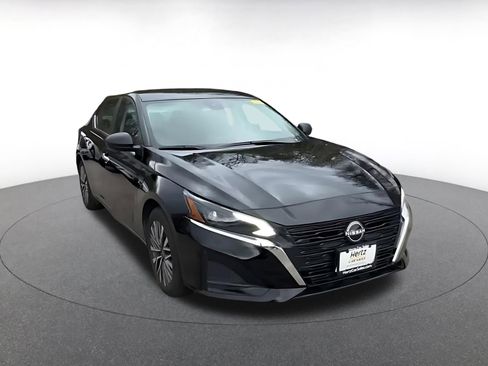 Used 2025 Nissan Altima 2.5 SV image 3