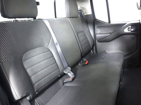 Used 2016 Nissan Frontier PRO-4X image 35