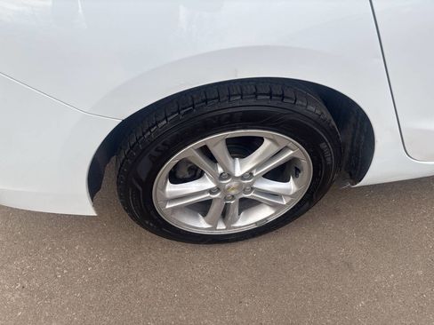 Used 2017 Chevrolet Cruze LT image 5