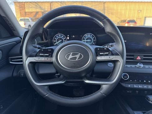 Used 2024 Hyundai Elantra SEL w/ Convenience Package image 29