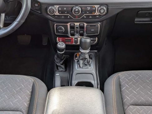 Used 2024 Jeep Gladiator Mojave w/ Safety Group AWD/4WD image 18