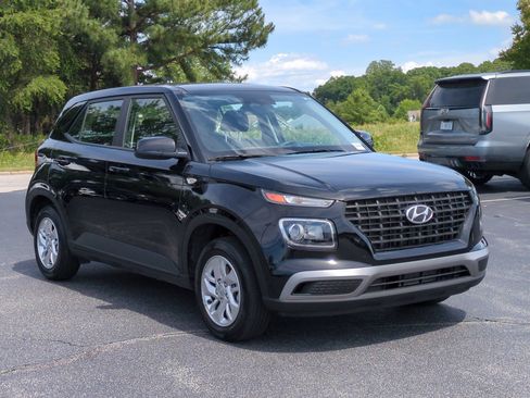 Used 2026 Hyundai Venue SE FWD image 2