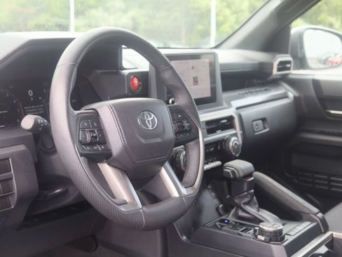 Used 2025 Toyota Tacoma TRD Off-Road AWD/4WD image 4