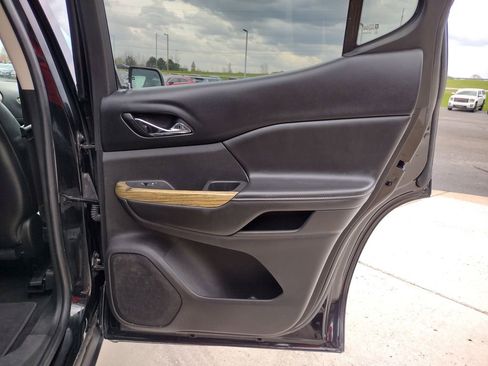 Used 2017 GMC Acadia Denali w/ Technology Package AWD/4WD image 21