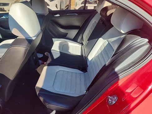 Used 2015 Volkswagen Jetta Sport image 11