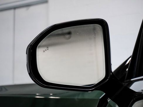 Used 2023 Rivian R1S Adventure image 17