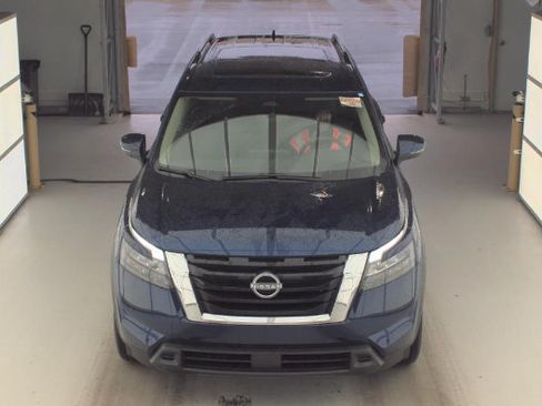 Used 2025 Nissan Pathfinder SV w/ SV Premium Package FWD image 7
