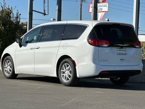 New 2026 Chrysler Voyager LX image 6