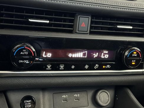 Used 2025 Nissan Rogue SV FWD image 22