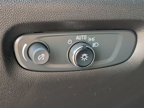 Used 2023 Chevrolet Traverse LT w/ LT Premium Package AWD/4WD image 14