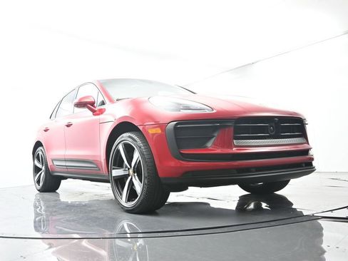 Certified 2025 Porsche Macan AWD/4WD image 54