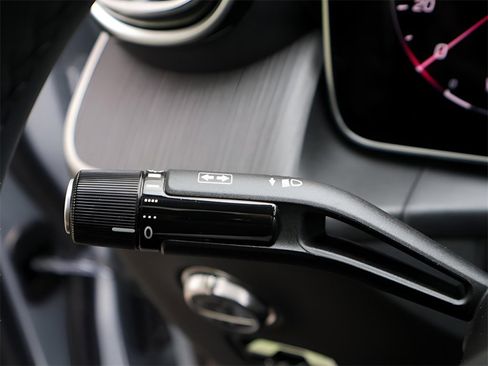 Certified 2025 Mercedes-Benz GLC 300 4MATIC image 36