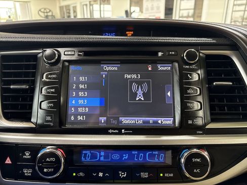 Used 2015 Toyota Highlander Limited Platinum AWD/4WD image 17