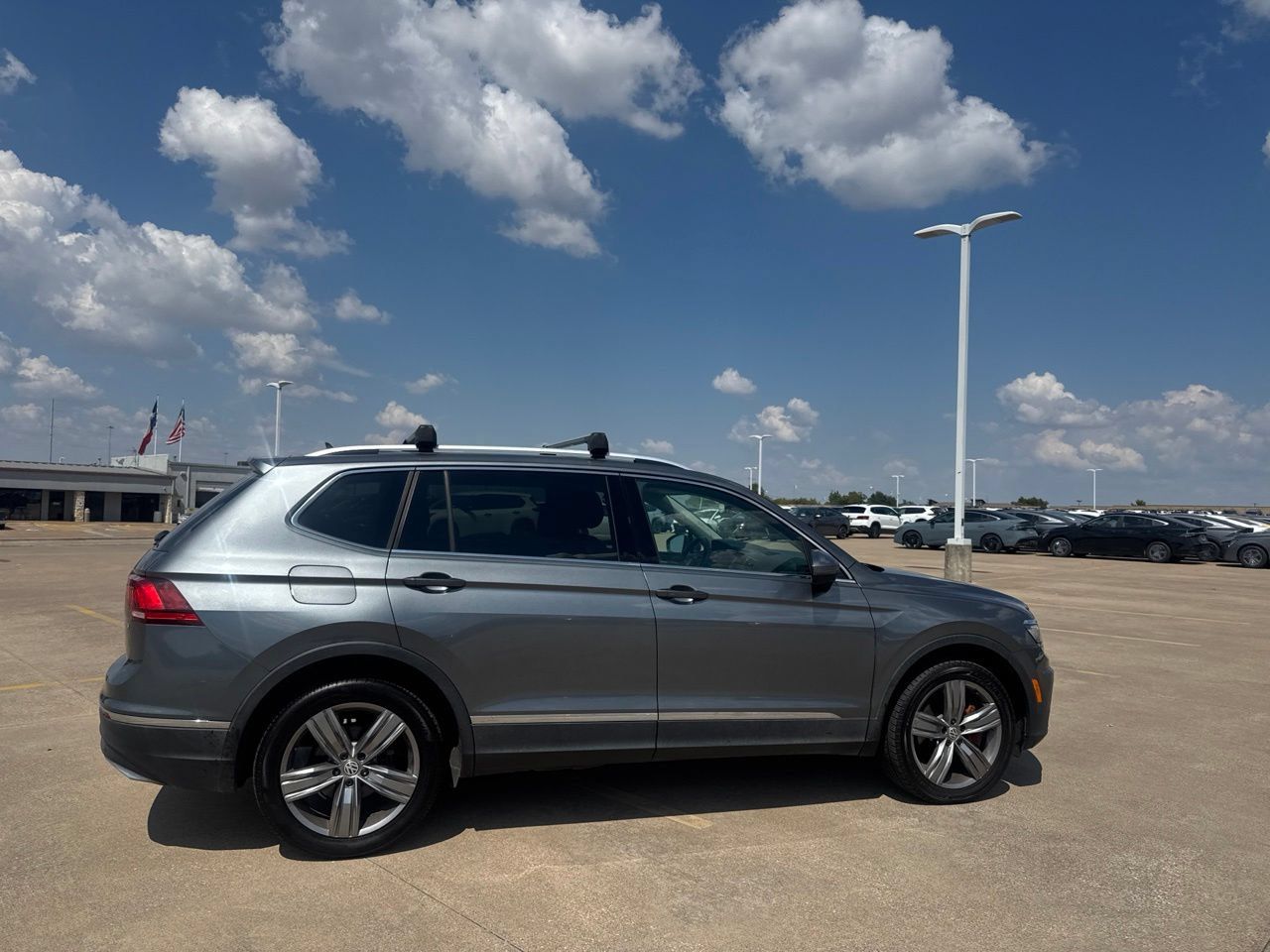 Used 2018 Volkswagen Tiguan SEL Premium FWD image 25