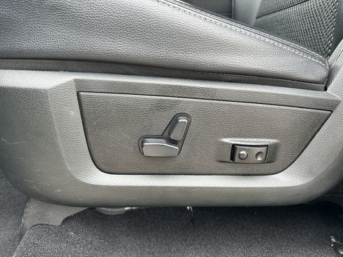 Used 2018 RAM 2500 Big Horn w/ Sport Appearance Group image 10