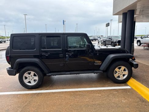 Used 2017 Jeep Wrangler Unlimited Sport w/ Quick Order Package 24S AWD/4WD image 8