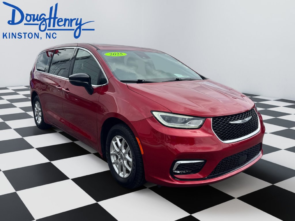 Used 2025 Chrysler Pacifica Select FWD image 7